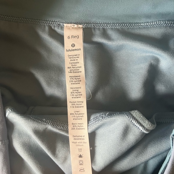 Light blue Lulu shorts - Picture 3 of 3